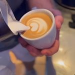 ΚΑΦΕ-ΜΠΑΡ-ΜΕΘΑΝΑ-LA-PIEDRA-ΛΥΣΣΑΙΟΣ