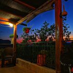 ΚΑΦΕ-ΨΗΤΟΠΩΛΕΙΟ-ΕΛΑΤΗ-ΑΡΤΑΣ-ΤΟ-ΜΠΑΛΚΟΝΙ-ΤΗΣ-ΕΛΑΤΗΣ