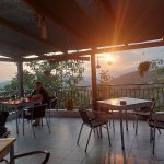 ΚΑΦΕ-ΨΗΤΟΠΩΛΕΙΟ-ΕΛΑΤΗ-ΑΡΤΑΣ-ΤΟ-ΜΠΑΛΚΟΝΙ-ΤΗΣ-ΕΛΑΤΗΣ