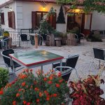 ΚΑΦΕ-ΨΗΤΟΠΩΛΕΙΟ-ΕΛΑΤΗ-ΑΡΤΑΣ-ΤΟ-ΜΠΑΛΚΟΝΙ-ΤΗΣ-ΕΛΑΤΗΣ